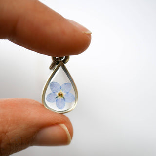 Small Teardrop Pendant: Silver / 18" Satellite Chain / Forgetmenot