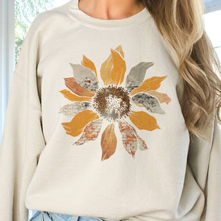 Grunge Sunflower Summer FLower Floral Graphic Sweatshirt: Sand / Small
